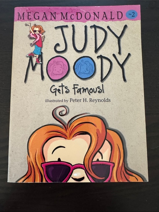 Other - Judy Moody Gets Famous! - Pink & Blue Cover Kids Book